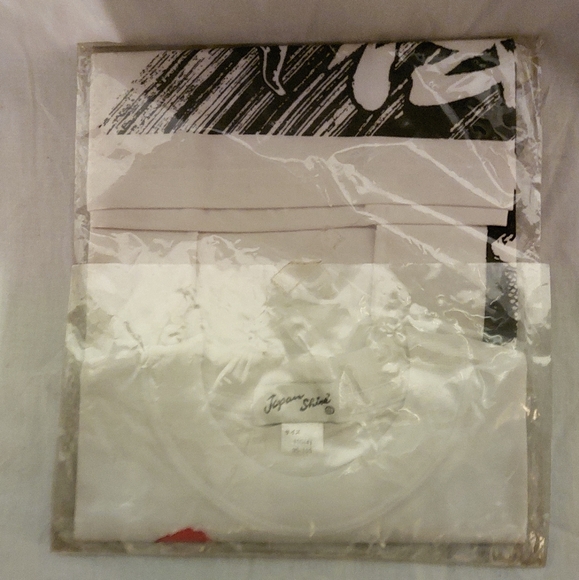 T shirt - Picture 2 of 3